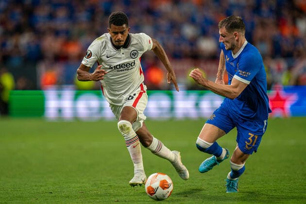 SOCCER - UEFA EL, Frankfurt vs Glasgow SEVILLA,SPAIN,18.MAY.22 - SOCCER - UEFA Europa League, final, Eintracht Frankfurt vs Glasgow Rangers. Image shows Ansgar Knauff (Frankfurt) and Borna Barisic (Glasgow).  GEPAxpictures xJohannesxFriedl