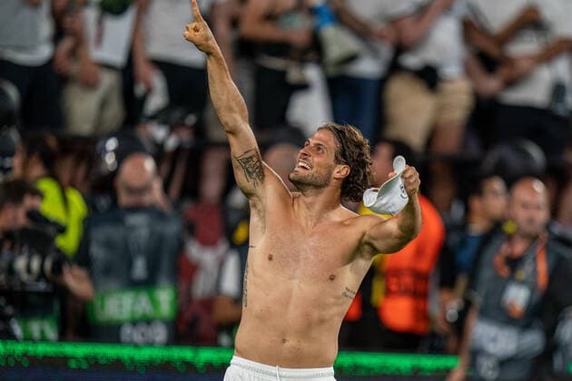 Sport Bilder des Tages SOCCER - UEFA EL, Frankfurt vs Glasgow SEVILLA,SPAIN,18.MAY.22 - SOCCER - UEFA Europa League, final, Eintracht Frankfurt vs Glasgow Rangers. Image shows the rejoicing of Goncalo Paciencia (Frankfurt).  GEPAxpictures xJohannesxFriedl