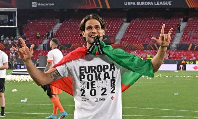 18 05 2022, xjhx, football UEFA Europa League Final 2022, Eintracht Frankfurt Glasgow Rangers emspor, v l jubilation joy of winning the Europa League at Eintracht Frankfurt Goncalo Paciencia Eintracht Frankfurt DFL DFB REGULATIONS PROHIBIT ANY USE OF PHOTOGRAPHS AS IMAGE SEQUENCES AND OR QUASI VIDEO Sevilla