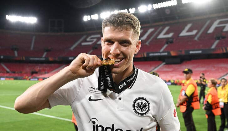 18 05 2022, xjhx, football UEFA Europa League Final 2022, Eintracht Frankfurt Glasgow Rangers emspor, v l jubilation joy of winning the Europa League at Eintracht Frankfurt Kristijan Jakic Eintracht Frankfurt DFL DFB REGULATIONS PROHIBIT ANY USE OF PHOTOGRAPHS as IMAGE SEQUENCES and or QUASI VIDEO Sevilla