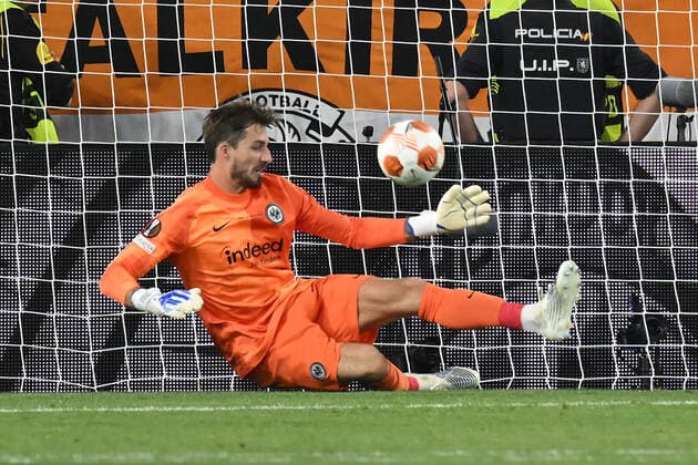 Sevilla, Estadio Ramon Sanchez Pizjuan, 18 05 22, ESP, Men, UEFA Europa League Final, Season 2021 2022, Eintracht Frankfurt Glasgow Rangers Image Goalkeeper Kevin Trapp Frankfurt deflects the penalty kick of Aaron Ramsey Glasgow Rangers in the penalty shootout Only for journalistic purposes Only for editorial use According to UEFA regulations it is prohibited, UEFA regulations prohibit any use of photographs as image sequences and or quasi video Andalucía Spain
