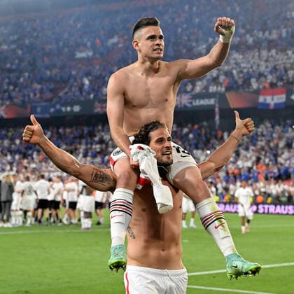 Sevilla, Estadio Ramon Sanchez Pizjuan, 18 05 22, ESP, Men, UEFA Europa League Final, Season 2021 2022, Eintracht Frankfurt Glasgow Rangers Picture from left Rafael Santos Borre Frankfurt and Goncalo Paciencia Frankfurt celebrate the victory Only for journalistic use Only for editorial use According to UEFA regulations it is prohibited, UEFA regulations prohibit any use of photographs as image sequences and or quasi video Andalucia Spain