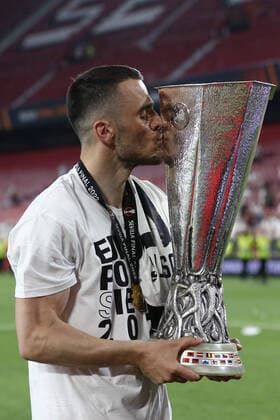 Filip Kostic (Eintracht Frankfurt) celebrates kissing the trophy during UEFA Europa League 2022 Final - Eintracht vs Rangers, football Europa League match in Seville, Spain, May 18 2022 Copyright: xFrancescoxScaccianocex xipa-agenx xx 0