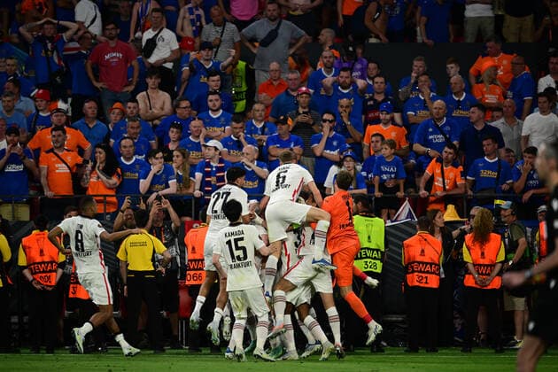 Team cheers title win, Eintracht Frankfurt vs Glasgow Rangers, Europa League, Final, 18 05 2022 Copyright: xkolbert-press MarcxNiemeyerx