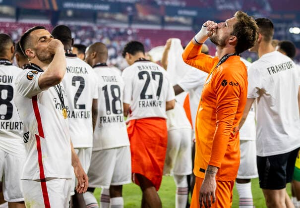 Final cheer Filip Kostic FRA , goalkeeper Kevin Trapp FRA Eintracht Frankfurt Glasgow Rangers 18 05 2022, football season 2021 22 Photo Moritz Müller