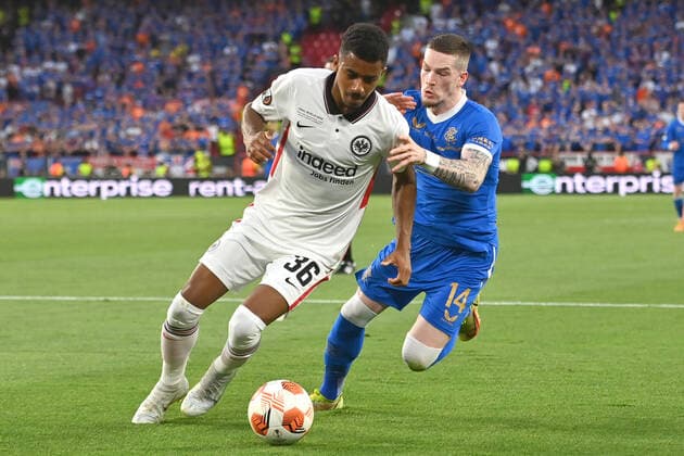 Ansgar KNAUFF Eintracht Frankfurt , action, duel against Ryan Kent Rangers FC Football Europa League, final Eintracht Frankfurt Glasgow Rangers 5 4 i E on 18 05 2022 in Seville Estadio Ramon Sanchez Pizjuan