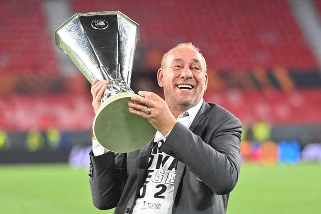 Peter FISCHER president F, with cup, trophy, single picture, cut single motive, half figure, half figure football Europe League, final Eintracht Frankfurt Glasgow Rangers 5 4 i E on 18 05 2022 in Sevilla Estadio Ramon Sanchez Pizjuan