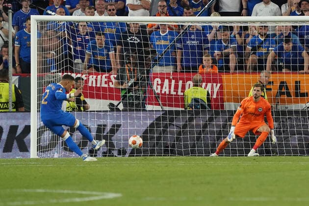 James Tavernier Glasgow Rangers scores against goalkeeper Kevin Trapp Eintracht Frankfurt Sevilla 18 05 2022 Eintracht Frankfurt vs Glasgow Rangers, UEFA Europa League Final, Ramon Sanchez Pizjuan Stadium Sevilla