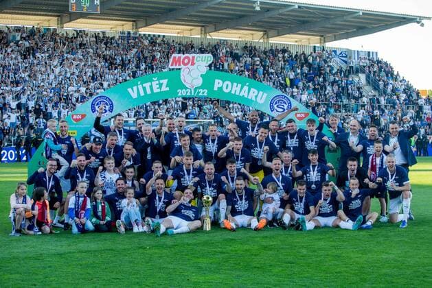 Sport Themen der Woche KW20 Sport Bilder des Tages UHERSKE HRADISTE 18.05.2022 MOL CUP CZECH FINAL CZECH CUP 1 FC SLOVACKO - AC SPARTA PRAHA 1 FC SLOVACKO - AC SPARTA PRAGA 1 FC SLOVACKO PUCHAR ZWYCIEZCA FOT. MICHAL CHWIEDUK FOKUSMEDIA.COM.PL NEWSPIX.PL --- Newspix.pl  220518CHW108