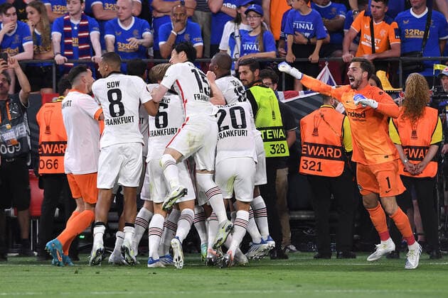 Soccer Europa League Final Eintracht Frankfurt Glasgow Rangers on 18 05 2022 at Estadio Ramon Sanchez Pizjuan in Seville penalty shootout jubilation joy emotions Kristijan Jakic Frankfurt , Jens Petter Hauge Frankfurt , Kevin Trapp Frankfurt , Makoto Hasebe Frankfurt , Ansgar Knauff Frankfurt , Almamy Toure Frankfurt , Rafael Borre Frankfurt , Djibril Sow Frankfurt , Daichi Kamada Frankfurt celebrate the victory and win the Europa League xHDx