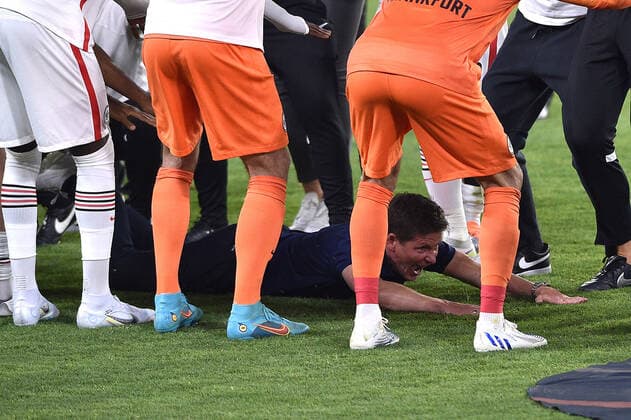 Soccer Europa League Final Eintracht Frankfurt Glasgow Rangers on 18 05 2022 at Estadio Ramon Sanchez Pizjuan in Seville Oliver Glasner coach head coach Frankfurt slides on the floor through the trellis of his team and celebrates the victory and winning the Europa League xHDx