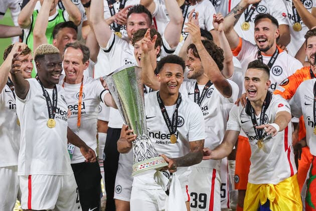 May 18, 2022, Seville, Seville, Spain: Lucas Silva Tuta of Eintracht celebrate with the trophy after during the Final Europa League match between Rangers FC and Eintrach Frankfurt at Ramon Sanchez Pizjuan on May 18, 2022 in Seville, Spain. Seville Spain - ZUMAd159 0159302651st Copyright: xJosexLuisxContrerasx