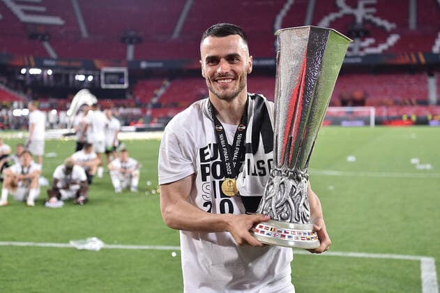 Soccer Europa League final Eintracht Frankfurt Glasgow Rangers on 18 05 2022 at Estadio Ramon Sanchez Pizjuan in Seville Filip Kostic Frankfurt UEFA Cup trophy xHDx