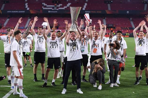 Soccer Europa League final Eintracht Frankfurt Glasgow Rangers on 18 05 2022 at the Estadio Ramon Sanchez Pizjuan in Seville Oliver Glasner coach head coach Frankfurt celebrates winning the Europa League with the and stretches the UEFA Cup trophy aloft xHDx