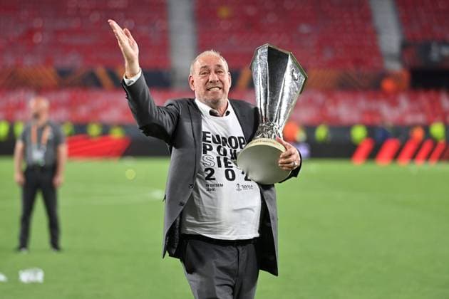 Peter FISCHER president F, with cup, trophy, single picture, cut single motive, half figure, half figure football Europe League, final Eintracht Frankfurt Glasgow Rangers 5 4 i E on 18 05 2022 in Sevilla Estadio Ramon Sanchez Pizjuan