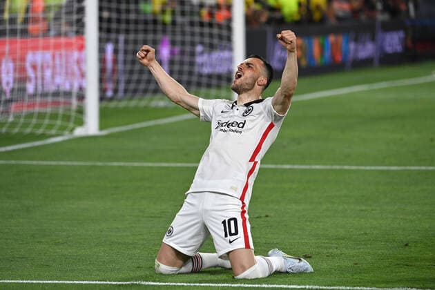 Final cheer Filip KOSTIC Eintracht Frankfurt , jubilation,joy,enthusiasm,action,single action,single picture,crop,full body shot,whole figure Football Europa League, Final Eintracht Frankfurt Glasgow Rangers 5 4 i E on 18 05 2022 in Sevilla Estadio Ramon Sanchez Pizjuan