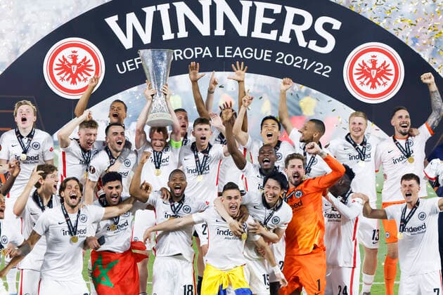 Makoto Hasebe, Daichi Kamada, Frankfurt team group, Mannschaftsbild, Totale (Frankfurt), MAY 18, 2022 - Football Soccer : UEFA Europa League Final match between Eintracht Frankfurt 0-0 Glasgow Rangers at Ramon Sanchez Pizjuan stadium in Seville, Spain. Noxthirdxpartyxsales  (188657237)