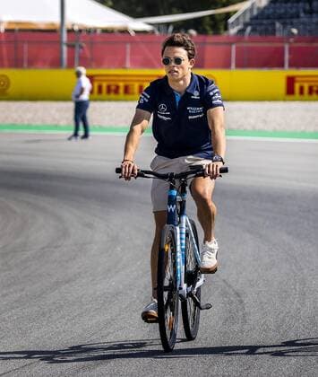 2022 05 19 10 45 50 BARCELONA Driver Nyck de Vries of the Williams team explores the course ahead of the Spanish Grand Prix The 27 year old Dutchman drives for the first time in Formula 1 during the first free practice REMKO DE WAAL netherlands out belgium out Barcelona xVIxxIVx 448816760 originalFilename: 0159314985st.jpg
