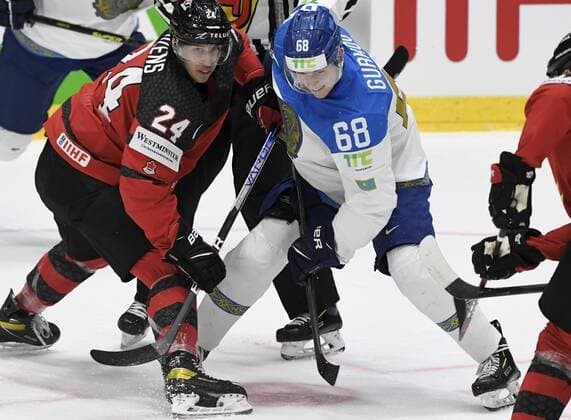 Dylan Cozens of Canada (left) and Dmitri Gurkov of Kazakhstan in action during the 2022 IIHF Ice hockey, Eishockey World Championships preliminary round group A match between Canada and Kazakhstan in Helsinki on May 19, 2022. Helsinki Finland LKLAPJ20220519215029B899  Copyright: xJussixNukarix