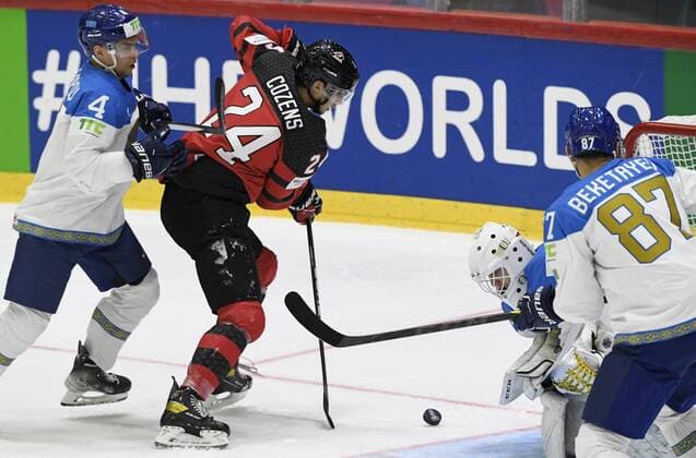 Dylan Cozens of Canada (2nd left) scores 1-1 goal and Yegor Shalapov (left), goalkeeper Andrei Shutov and Adil Beketayev of Kazakhstan can t stop the goal during the 2022 IIHF Ice hockey, Eishockey World Championships preliminary round group A match between Canada and Kazakhstan in Helsinki on May 19, 2022. Helsinki Finland LKLAPJ20220519213313D608  Copyright: xJussixNukarix