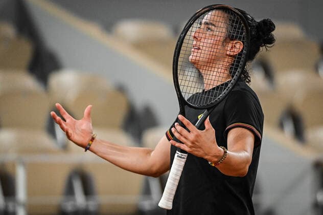 Sport Bilder des Tages May 20, 2022, Paris, France, France: Ons JABEUR of Tunisia looks dejected during a training session of Roland-Garros 2022, French Open 2022, Grand Slam tennis tournament at the Roland-Garros stadium on May 20, 2022 in Paris, France. Paris France - ZUMAm308 20220520_zsp_m308_001 Copyright: xMatthieuxMirvillex