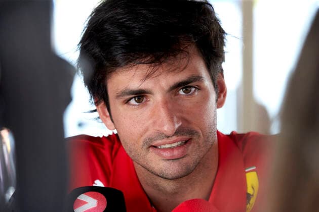 F1 - SPANISH GRAND PRIX 2022 Carlos Sainz of Spain and Scuderia Ferrari looks on prior practice ahead of the F1 Grand Prix of Spain at Circuit de Barcelona-Catalunya on May 20, 2022 in Barcelona, Spain. Barcelona Montmelo Catalunya Spain GPF1CAT036 Copyright: xRicardoxLarreinax