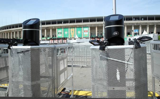 electronic ticket control at the entrance barrier admission control venue DFB Pokalfinale Olympiastadion Berlin sports venue sports football soccer DFB Pokal final season 2021 2022 20 05 2022 SC Freiburg SCF vs RasenBall Sport Leipzig RBL
