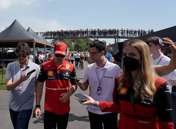F1 Pirelli Grand Prix of Spain 2022 20 05 2022, Circuit de Catalunya, Barcelona, F1 Pirelli Grand Prix of Spain 2022 , in the picture Charles Leclerc MCO , Scuderia Ferrari, in the background a school class on the overbridge above the paddock nordphotoxGmbHx xBratic nph00250