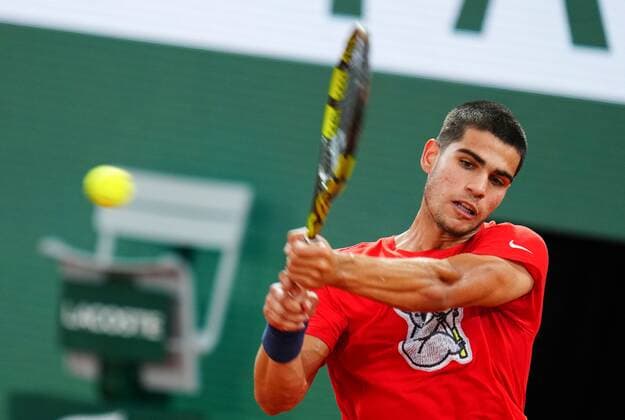 Mandatory Credit: Photo by Javier Garcia Shutterstock (12942467bb) Carlos Alcaraz practices French Open Tennis, Friday Previews, Roland Garros, Paris, France - 20 May 2022 French Open Tennis, Friday Previews, Roland Garros, Paris, France - 20 May 2022  Copyright: xJavierxGarcia Shutterstockx 12942467bb