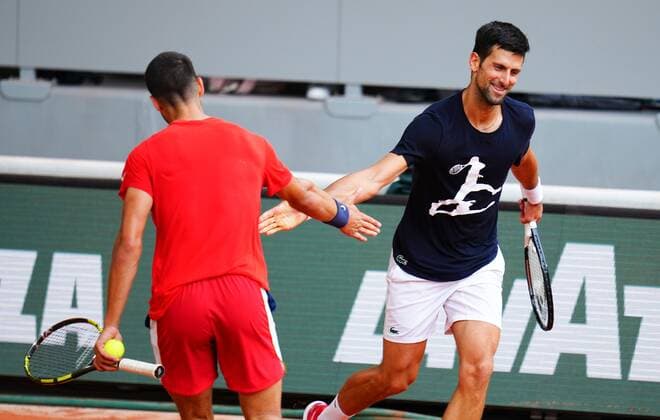 Mandatory Credit: Photo by Javier Garcia Shutterstock (12942467ay) Novak Djokovic and Carlos Alcaraz touch hands after a long rally during a hard fought practice match French Open Tennis, Friday Previews, Roland Garros, Paris, France - 20 May 2022 French Open Tennis, Friday Previews, Roland Garros, Paris, France - 20 May 2022  Copyright: xJavierxGarcia Shutterstockx 12942467ay