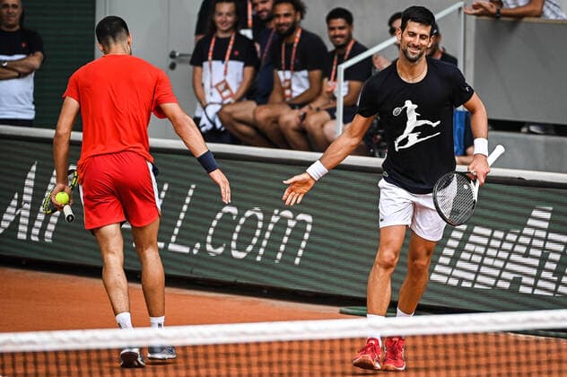 May 20, 2022, Paris, France, France: Carlos ALCARAZ of Spain and Novak DJOKOVIC of Serbia during a training session of Roland-Garros 2022, French Open 2022, Grand Slam tennis tournament at the Roland-Garros stadium on May 20, 2022 in Paris, France. Paris France - ZUMAm308 20220520_zsp_m308_030 Copyright: xMatthieuxMirvillex