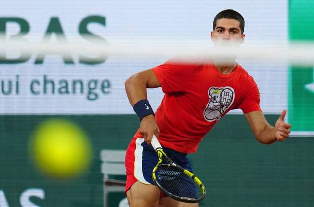 Mandatory Credit: Photo by Javier Garcia Shutterstock (12942467dg) Carlos Alcaraz practices French Open Tennis, Friday Previews, Roland Garros, Paris, France - 20 May 2022 French Open Tennis, Friday Previews, Roland Garros, Paris, France - 20 May 2022  Copyright: xJavierxGarcia Shutterstockx 12942467dg