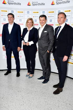 Christian Seifert, Nancy Faeser, Thomas Berlemann and Thorsten Langheim at the presentation of the 2022 Golden Sports Pyramid at Deutsche Telekom AGs Berlin Representative Office, 20 05 2022 Foto:xN.xKubelkax xFuturexImage