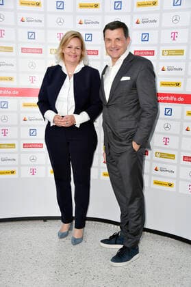 Nancy Faeser and Thomas Berlemann at the award ceremony for the 2022 Golden Sports Pyramid at Deutsche Telekom AGs Berlin Representative Office, 20 05 2022 Foto:xN.xKubelkax xFuturexImage