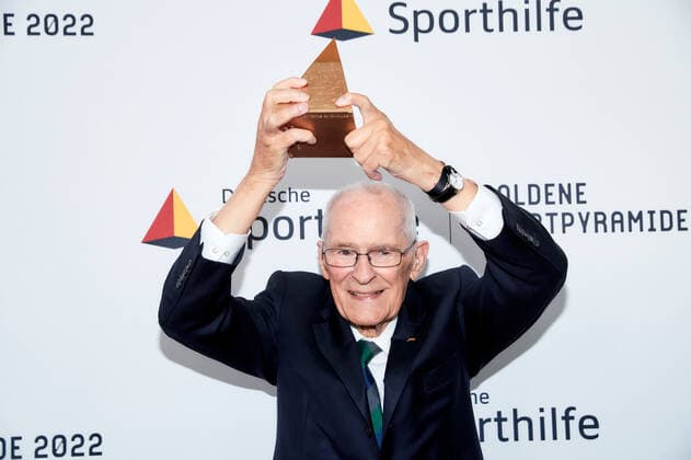 Award winner Hans Wilhelm Gäb at the presentation of the Golden Sports Pyramid in the Telekom Capital Representative Office in Berlin Copyright Eventpress Golejewski 20 05 2022 Copyright: xEventpressxGolejewskix