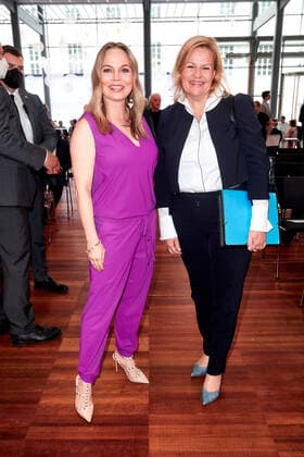 Regina Halmich and Nancy Faeser at the Golden Sports Pyramid award ceremony at the Telekom Capital Representative Office in Berlin Copyright Eventpress Golejewski 20 05 2022 Copyright: xEventpressxGolejewskix