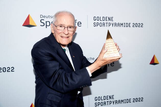 Award winner Hans Wilhelm Gäb at the presentation of the Golden Sports Pyramid in the Telekom Capital Representative Office in Berlin Copyright Eventpress Golejewski 20 05 2022 Copyright: xEventpressxGolejewskix