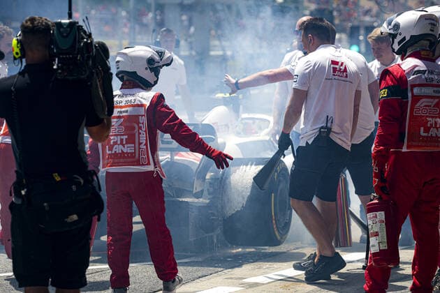 SCHUMACHER Mick (ger), Haas F1 Team VF-22 Ferrari, portrait brake problem in FP3 during the Formula 1 Pirelli Grand Premio de Espana 2022, 6th round of the 2022 FIA Formula One World Championship, WM, Weltmeisterschaft on the Circuit de Barcelona-Catalunya, from May 20 to 22, 2022 in Montmelo, Spain - F1 - SPANISH GRAND PRIX 2022 DPPI Panoramic  00122015_GOOD9904.JPG_