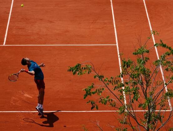 Mandatory Credit: Photo by Dave Shopland Shutterstock (12943995ds) Spain s Carlos Alcaraz practice session French Open Tennis, Saturday Previews, Roland Garros, Paris, France - 21 May 2022 French Open Tennis, Saturday Previews, Roland Garros, Paris, France - 21 May 2022  Copyright: xDavexShopland Shutterstockx 12943995ds