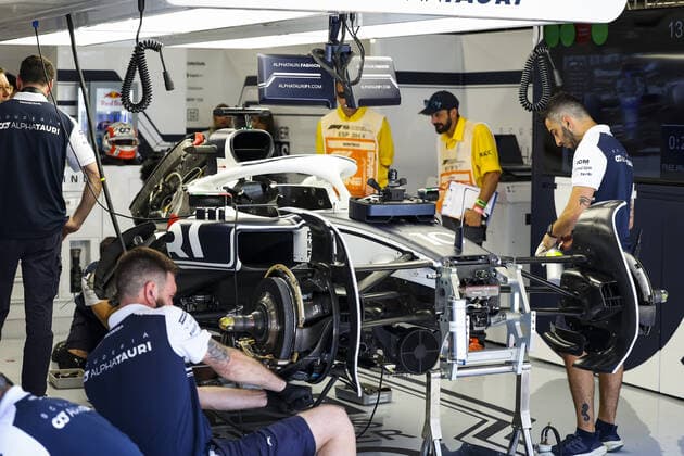 10 GASLY Pierre (fra), Scuderia AlphaTauri AT03, mechanical problem in FP3 during the Formula 1 Pirelli Grand Premio de Espana 2022, 6th round of the 2022 FIA Formula One World Championship, WM, Weltmeisterschaft on the Circuit de Barcelona-Catalunya, from May 20 to 22, 2022 in Montmelo, Spain - F1 - SPANISH GRAND PRIX 2022 DPPI Panoramic  00122015_GOOD0008.JPG_