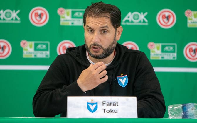 Berlin, 21 05 22, football, AOK Landespokal Berlin of 1 men, final, VSG Altglienicke against FC Viktoria 1889 Berlin, Mommsenstadion head coach Farat Toku of Viktoria Berlin speaks at a press conference after the victory in the Berlin Landespokal VSG Altglienicke FC Viktoria Berlin
