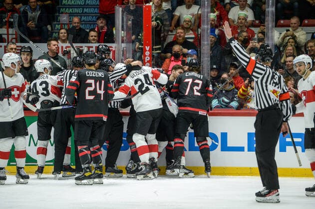 21 05 2022, Helsinki, Helsinki Ice Hall, 2022 IIHF Ice Hockey World Championship Canada Switzerland, 43 Andrea Glauser Switzerland , 24 Dylan Cozens Canada , 24 Dylan Cozens Canada and 72 Thomas Chabot Canada Helsinki Helsinki Ice Hall Uusimaa Finland  Copyright: xJustPictures.ch AndreaxBrancax