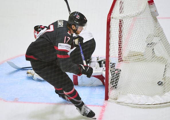 Adam Lowry Nr. 17 of Canada scores, shoots goal , Tor, Treffer, Torschuss, 2-3 in the match CANADA - SWITZERLAND of the IIHF Ice hockey, Eishockey World Championship, WM, Weltmeisterschaft Group B in Helsinki, Finland, May 21, 2022, Season 2021 2022