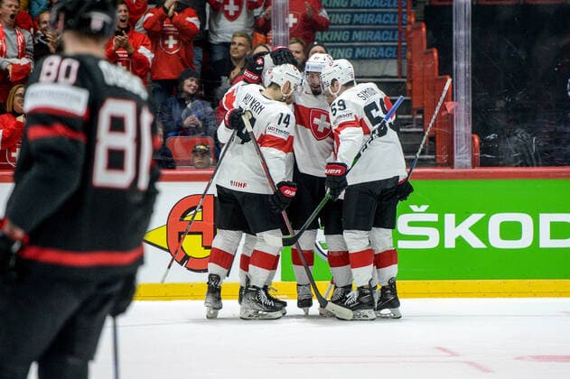 21 05 2022, Helsinki, Helsinki Ice Hall, 2022 IIHF Ice Hockey World Championship Canada Switzerland, Switzerland celebrate the 3 3 goal From left 14 Dean Kukan Switzerland , scorer 97 Jonas Siegenthaler Switzerland , 59 Dario Simion Switzerland Helsinki Helsinki Ice Hall Uusimaa Finland  Copyright: xJustPictures.ch AndreaxBrancax