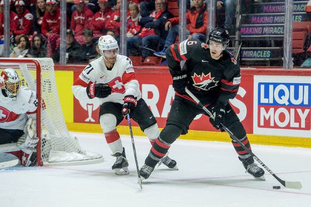21 05 2022, Helsinki, Helsinki Ice Hall, 2022 IIHF Ice Hockey World Championship Canada Switzerland, 6 Travis Sanheim Canada against 71 Enzo Corvi Switzerland Helsinki Helsinki Ice Hall Uusimaa Finland  Copyright: xJustPictures.ch AndreaxBrancax