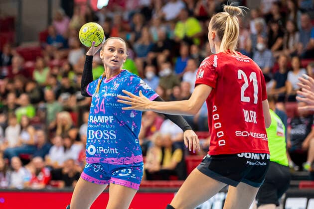 Bietigheim, Germany 21 May 2022 HBF 21 22 SG BBM Bietigheim TuS Metzingen v li Silje Brons Petersen Metzingen , Kelly Dulfer Bietigheim Stuttgart Scharrena Baden Württemberg Germany