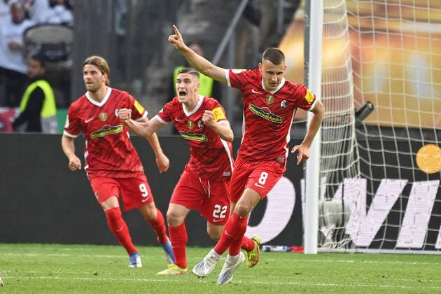 Sport Themen der Woche KW20 Torjubel Maximilian EGGESTEIN (SC Freiburg) nach Tor zum 1-0, Jubel,Freude,Begeisterung,Aktion. Hi:Roland SALLAI (SC Freiburg), Lucas HOELER (SC Freiburg). 79.DFB Pokal Finale, SC Freiburg - RB Leipzig im Olympiastadion in Berlin am 21.05.2022. DFL DFB regulations prohibit any use of photographs as image sequences and or quasi-video *** Goal celebration Maximilian EGGESTEIN SC Freiburg after goal to 1 0, cheers, joy, enthusiasm, action Hi Roland SALLAI SC Freiburg , Lucas HOELER SC Freiburg 79 DFB Cup final, SC Freiburg RB Leipzig in the Olympic Stadium in Berlin on 21 05 2022 DFL DFB regulations prohibit any use of photographs as image sequences and or quasi video