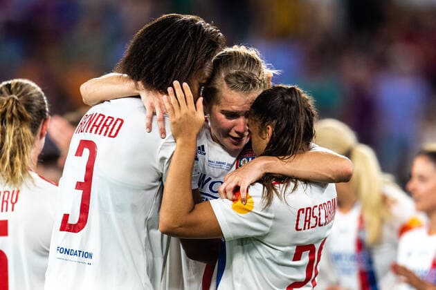 220521 Wendie Renard and Ada Hegerberg of Lyon celebrates winning the UEFA Women s Champions League final match between Barcelona and Lyon on May 21, 2022 in Turin Photo Vegard Grott BILDBYRAN kod VG VG0273 bbeng champions league finale finale mesterligaen dam football fotball fotboll soccer fcb barcelona lyon olympique lyonnais torino Jubel,  Copyright: VEGARDxGRoTT BB220521VG094