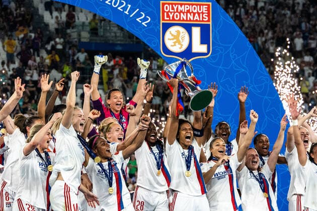 220521 Players of Lyon celebrates winning the UEFA Womens Champions League final match between Barcelona and Lyon on May 21, 2022 in Turin Photo Vegard Grott BILDBYRAN kod VG VG0273 bbeng champions league finale finale final mesterligaen dam football fotball fotboll soccer fcb barcelona lyon olympique lyonnais torino Cheers,  Copyright: VEGARDxGRoTT BB220521VG112