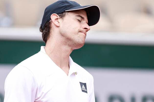 TENNIS - French Open 2022 PARIS,FRANCE,22.MAY.22 - TENNIS - ATP, Tennis Herren World Tour, French Open, Roland Garros, Grand Slam. Image shows the disappointment of Dominic Thiem (AUT).  GEPAxpictures xPatrickxSteiner